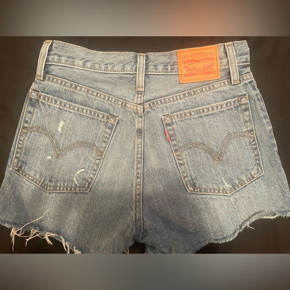 Levi’s wedgie shorts - Picture 2 of 3